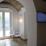 Bed & Breakfast Ami 4*