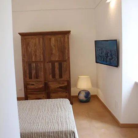לינה וארוחת בוקר Ami 4*