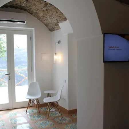 Bed & Breakfast Ami 4*