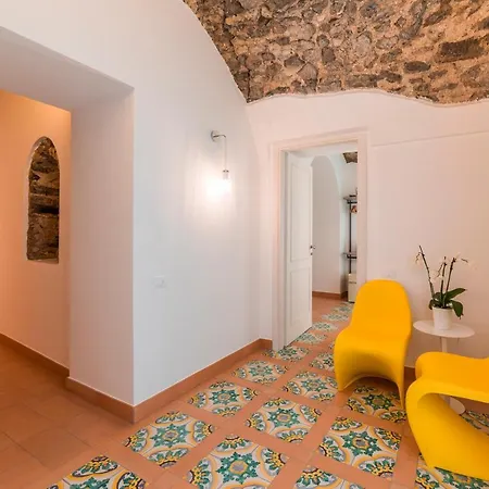 Bed & Breakfast Ami 4*